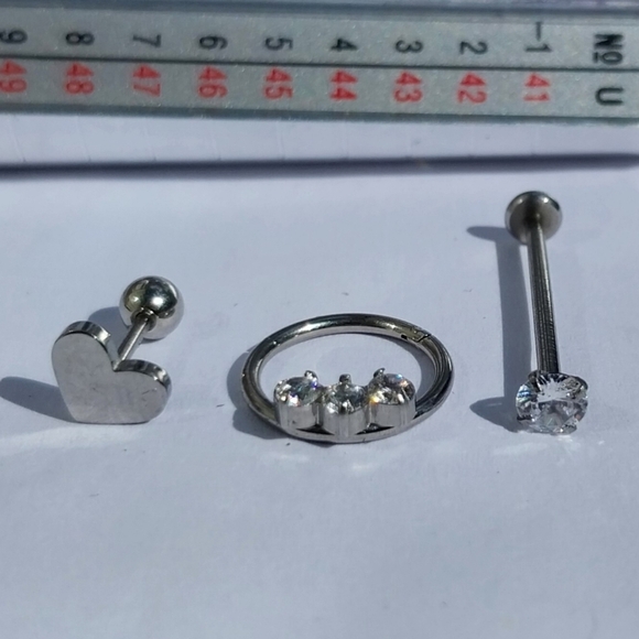 BODY JEWELRY 3 PIECE SURGICAL STEEL 18 GAUGE - Picture 1 of 7